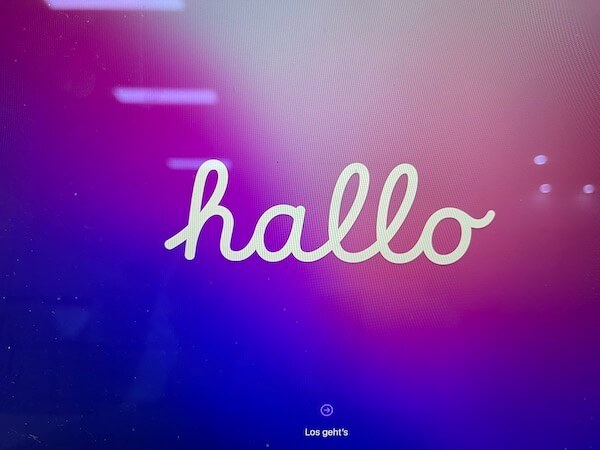 Einstellungen und Inhalte auf dem Mac gelöscht das Wort Hallo zeigt sich auf dem Bildschirm an