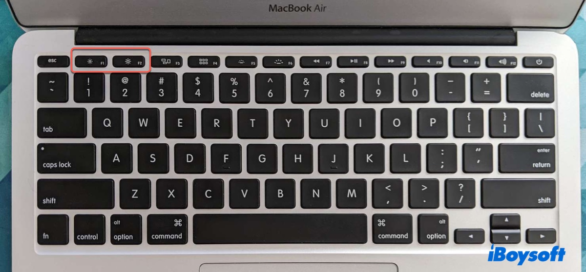 Ajuster la luminosité pour résoudre l'écran noir du MacBook mais l'ordinateur fonctionne toujours