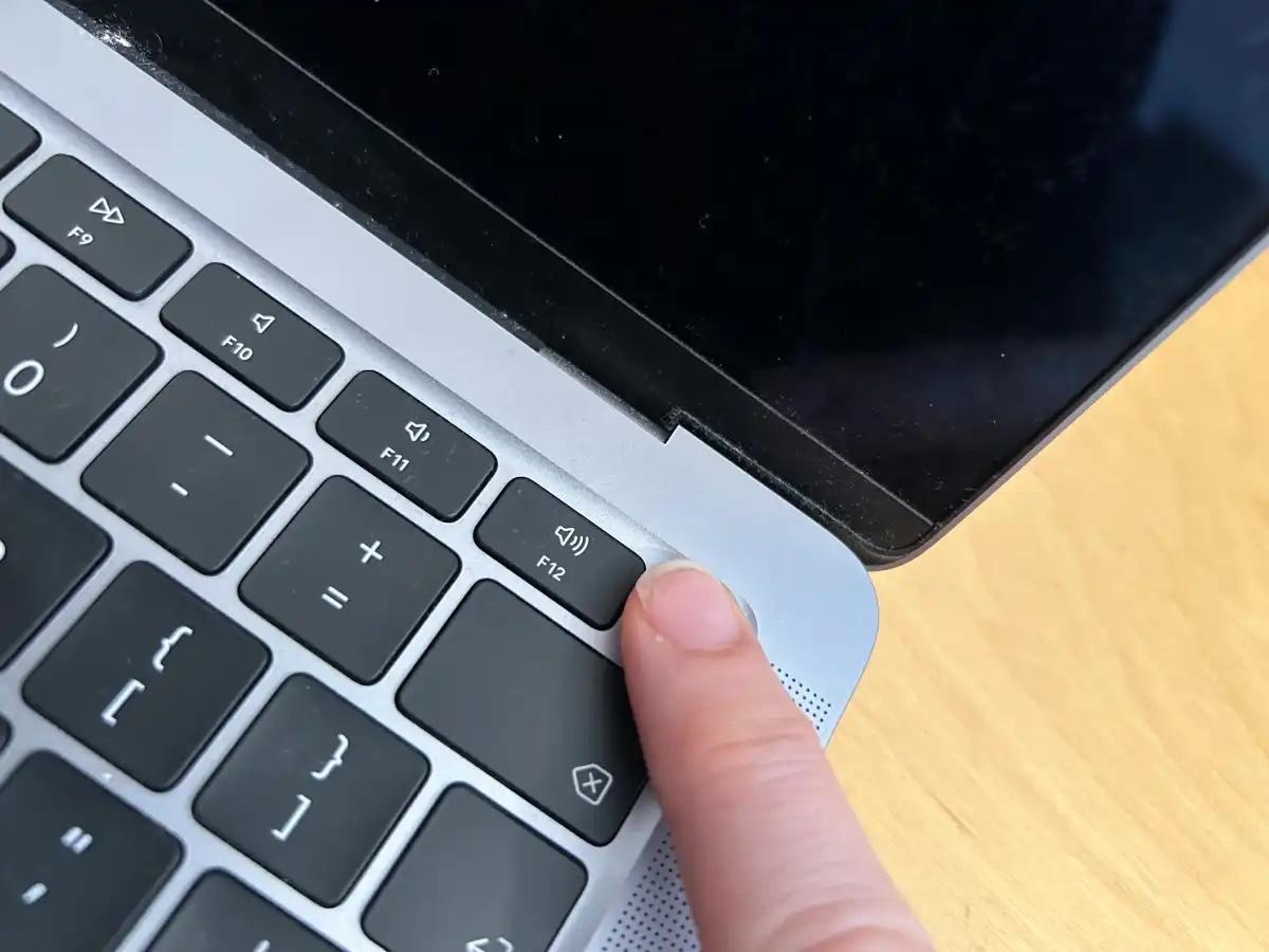 MacBookの電源ボタン