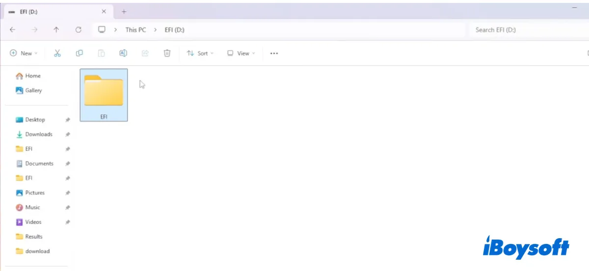 Cole a pasta EFI na partição EFI da sua unidade USB inicializável