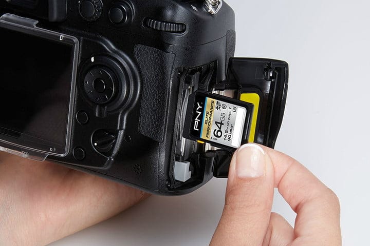 Poor connection between the SD card and camera